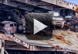 Vídeo mostra resgate de carros do fundo do mar