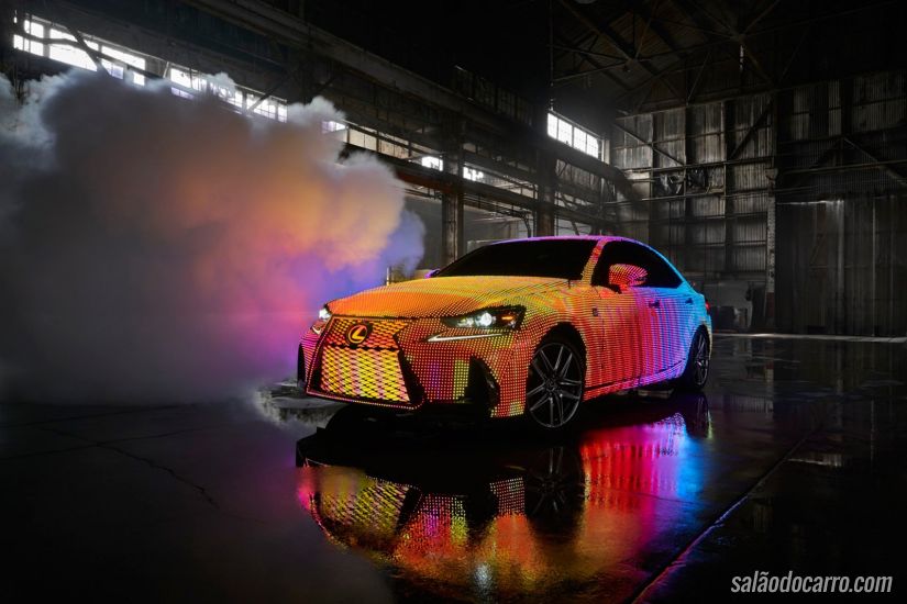 Lexus cria carro camaleão com 42 mil LEDs