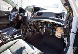Hacker revive projeto de carro autônomo