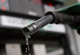 Preço da gasolina sobre para os consumidores