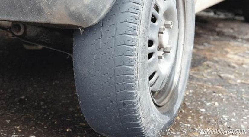 Vai viajar de carro? Fique de olho nos sinais que exigem atenção.