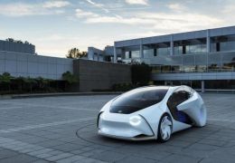 Autônomo da Toyota interage com condutor e outros carros