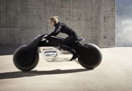 BMW apresenta moto que nunca cai