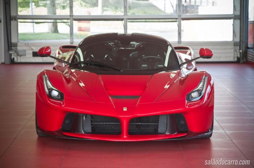 Dono de Ferrari adultera veículo para vender mais caro