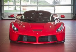 Dono de Ferrari adultera veículo para vender mais caro