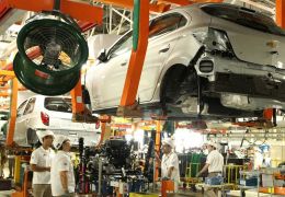 Anfavea aponta aumento na produção de carros durante fevereiro