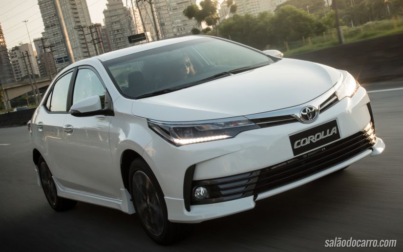 Corolla reestilizado já pode ser encontrado nas concessionárias