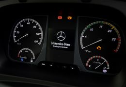 Mercedes-Benz renova cockpit da linha de caminhões