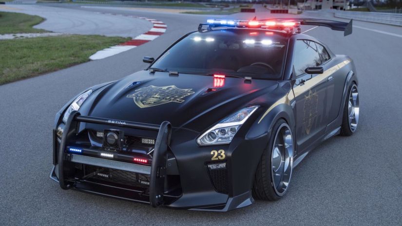 Nissan GT-R é transformado em viatura policial