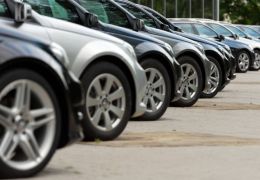 Abril registra queda na venda de carros