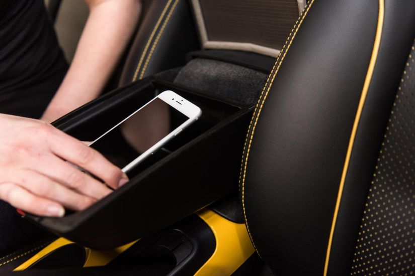Nissan quer bloquear sinal de celular dentro do carro