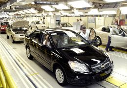 GM confirma suspensão de contratos em São José dos Campos