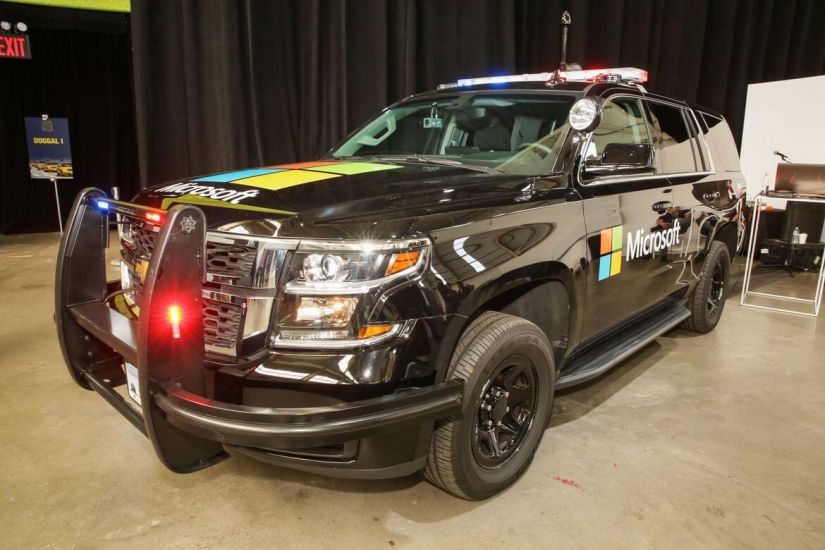 Microsoft apresenta carro futurista para polícia