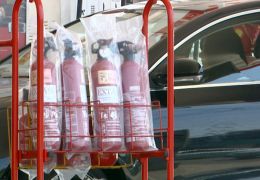 Extintor de incêndio pode voltar a se tornar obrigatório dentro dos carros no Brasil