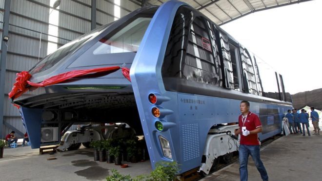 “Superônibus” chinês que seria revolucionário se mostra uma fraude