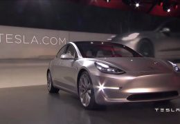 Tesla quer levantar recursos para acelerar produção do Model 3