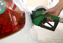 Preço da gasolina volta a subir e atinge novo recorde