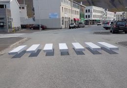 China lança faixa de pedestre em 3D