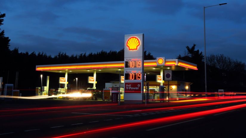 Shell anuncia compra de rede de recarga de carros elétricos