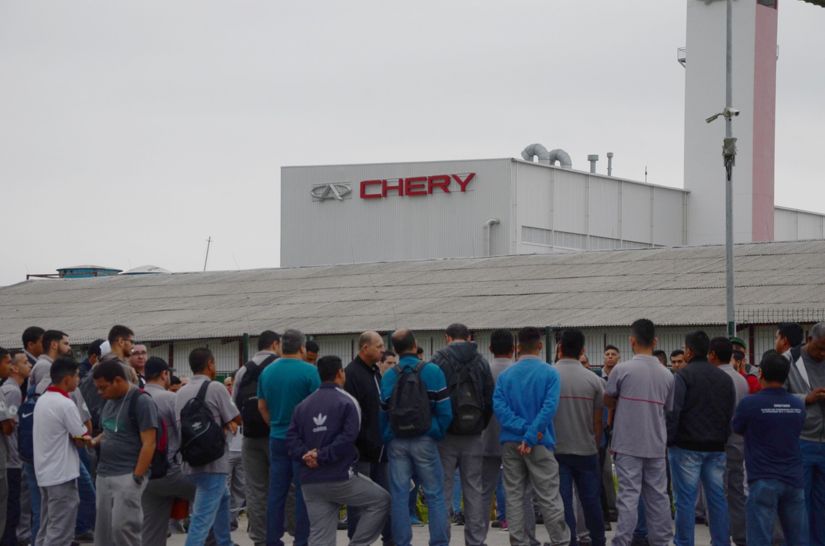 Funcionários da Chery decidem retomar trabalhos depois de um mês de greve