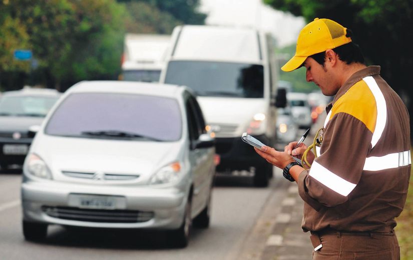 Detran-SP confirma que motorista que ultrapassar os 20 pontos perderá CNH em 6 meses