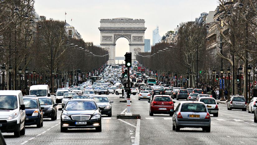 União Europeia define meta de corte de emissões de poluentes de carro até 2030