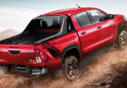 Toyota apresenta visual novo da Hilux 2018