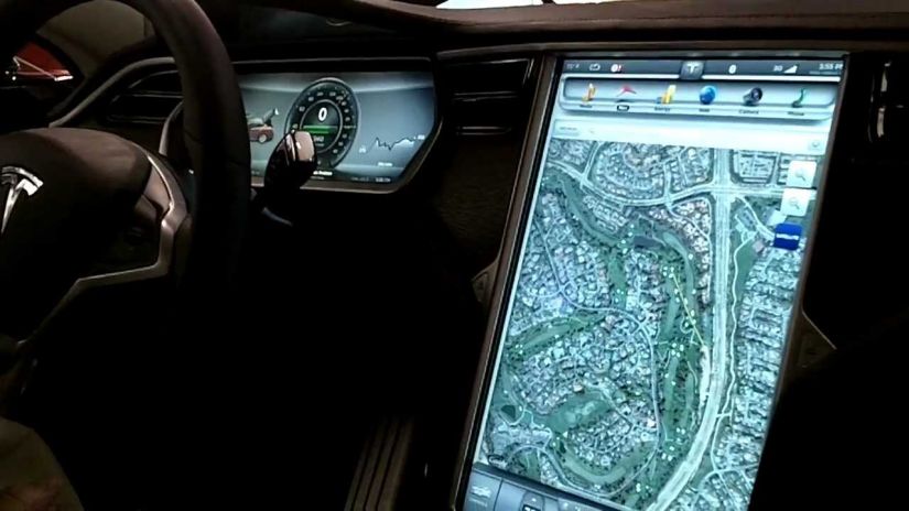 Elon Musk apresenta novo sistema de navegação para carros da Tesla