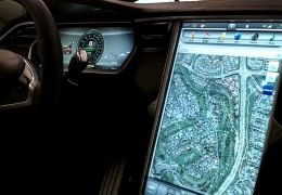 Elon Musk apresenta novo sistema de navegação para carros da Tesla