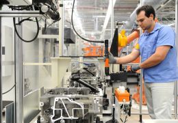 Volkswagen anuncia investimento de R$ 30 mi em novas máquinas de Ferramentaria