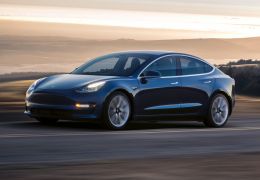 Tesla anuncia mais um adiamento na meta de produção do Model 3