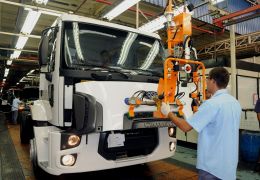 Projeções indicam aumento de 30% nas vendas de caminhões para 2018