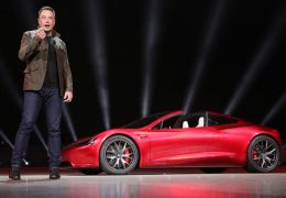 Tesla vai cortar salário do presidente caso empresa não atinja metas