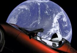 Carro da Tesla viaja para o espaço a bordo do foguete Falcon Heavy