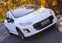 Peugeot chama 308 e 408 para recall por problema na manta de isolamento acústico