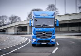 Mercedes-Benz confirma começo de testes com caminhão elétrico