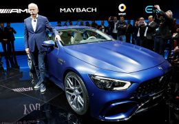 Mercedes-Benz e BMW mostram cupês de 4 portas no Salão de Genebra
