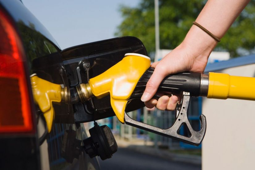 Preço médio da gasolina para o consumidor cai