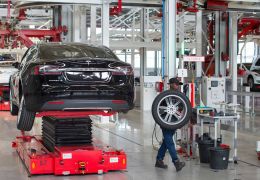 Tesla aumenta produção de Model 3, mas segue abaixo da meta
