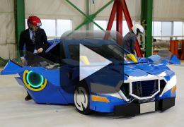 Japoneses mostram robô que vira carro em 60 segundos