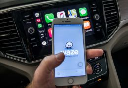 Sistema Carplay terá acesso a Waze e Google Maps