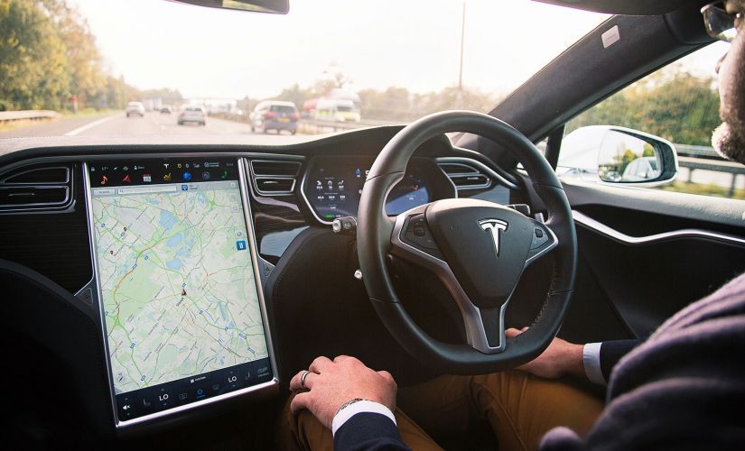 Tesla vai disponibilizar atualização do Autopilot para direção autônoma completa