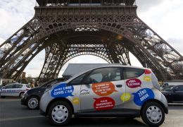 Paris terá novo serviço de carro elétrico compartilhado