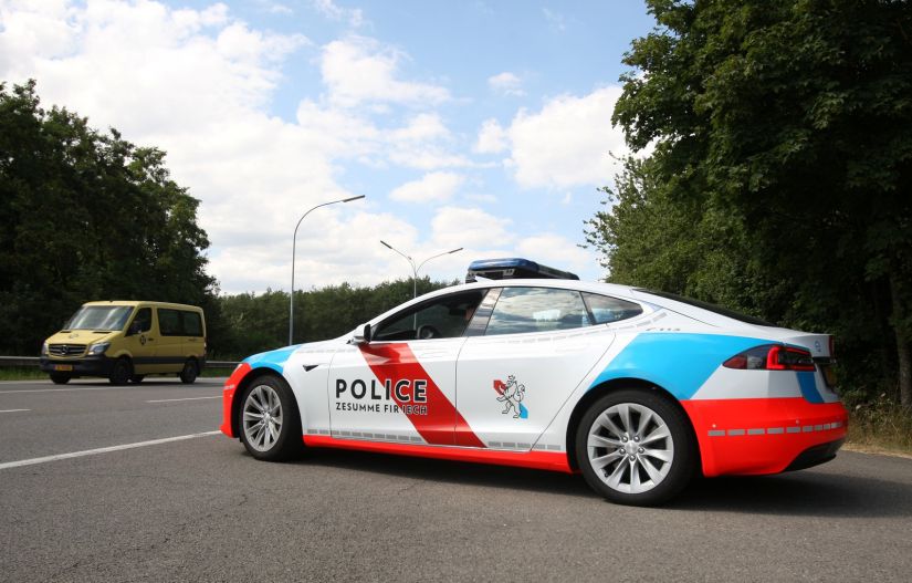 Polícia de Luxemburgo anuncia compra de Teslas para patrulhas