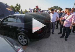 Presidente das Filipinas destrói carros contrabandeados