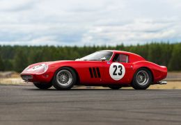 Ferrari bate recorde de carro mais caro vendido em leilão