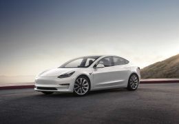 Tesla afirma que Model 3 é o carro mais seguro do mundo, mas agência contesta