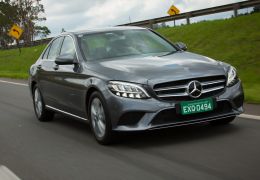 Mercedes-Benz Classe C apresenta redesign e versão híbrida