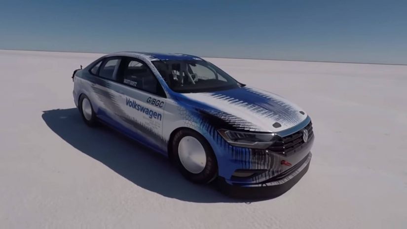 Vídeo mostra Volkswagen Jetta 2.0 TSI alcançando 339 km/h