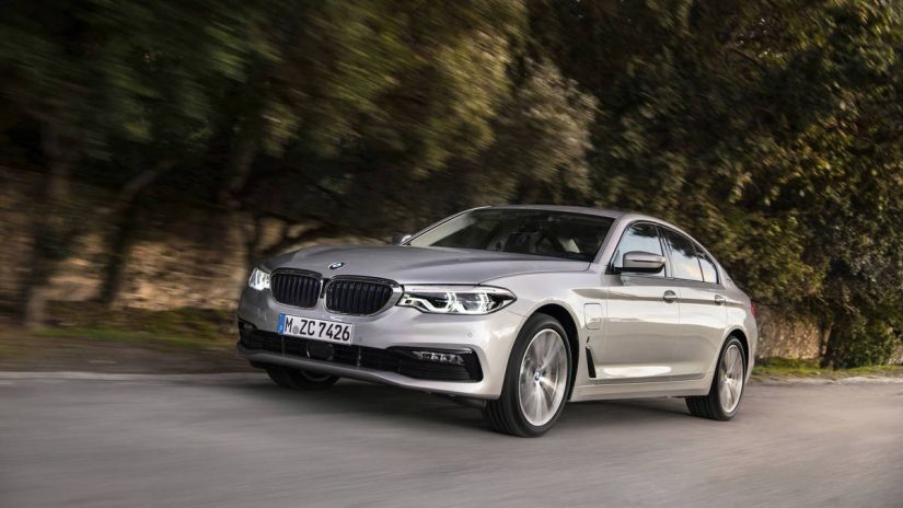 BMW lançará versão híbrida do Série 5 no Brasil